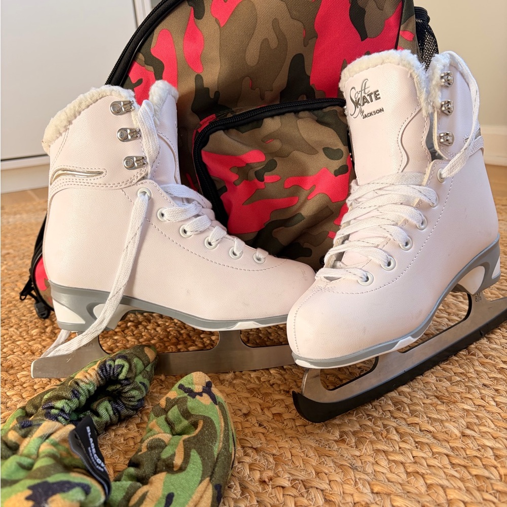 Ice Skates with Bag and Blade Covers!